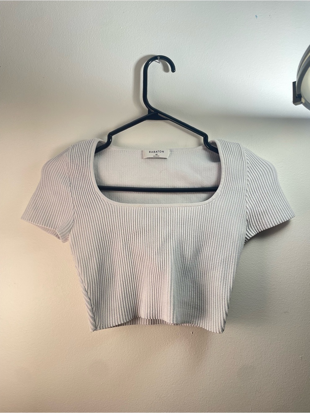 Babaton White Ribbed Scoop-Neck Crop Top